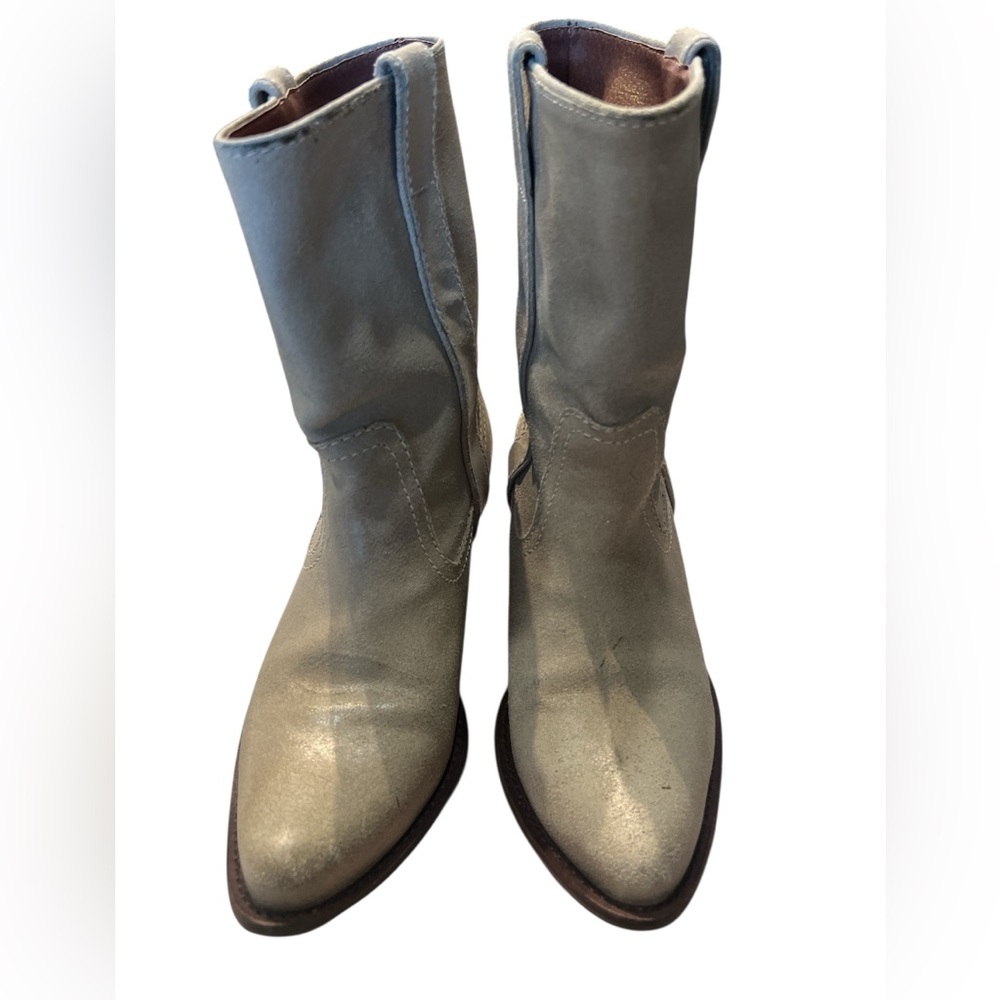Steve Madden Light Beige/ Cream Suede With a Stacked Heel Boots Size 8 1/2